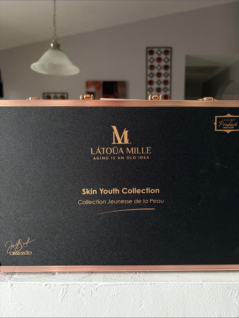L'Atoua Mille Skin Youth Collection - Black & Gold